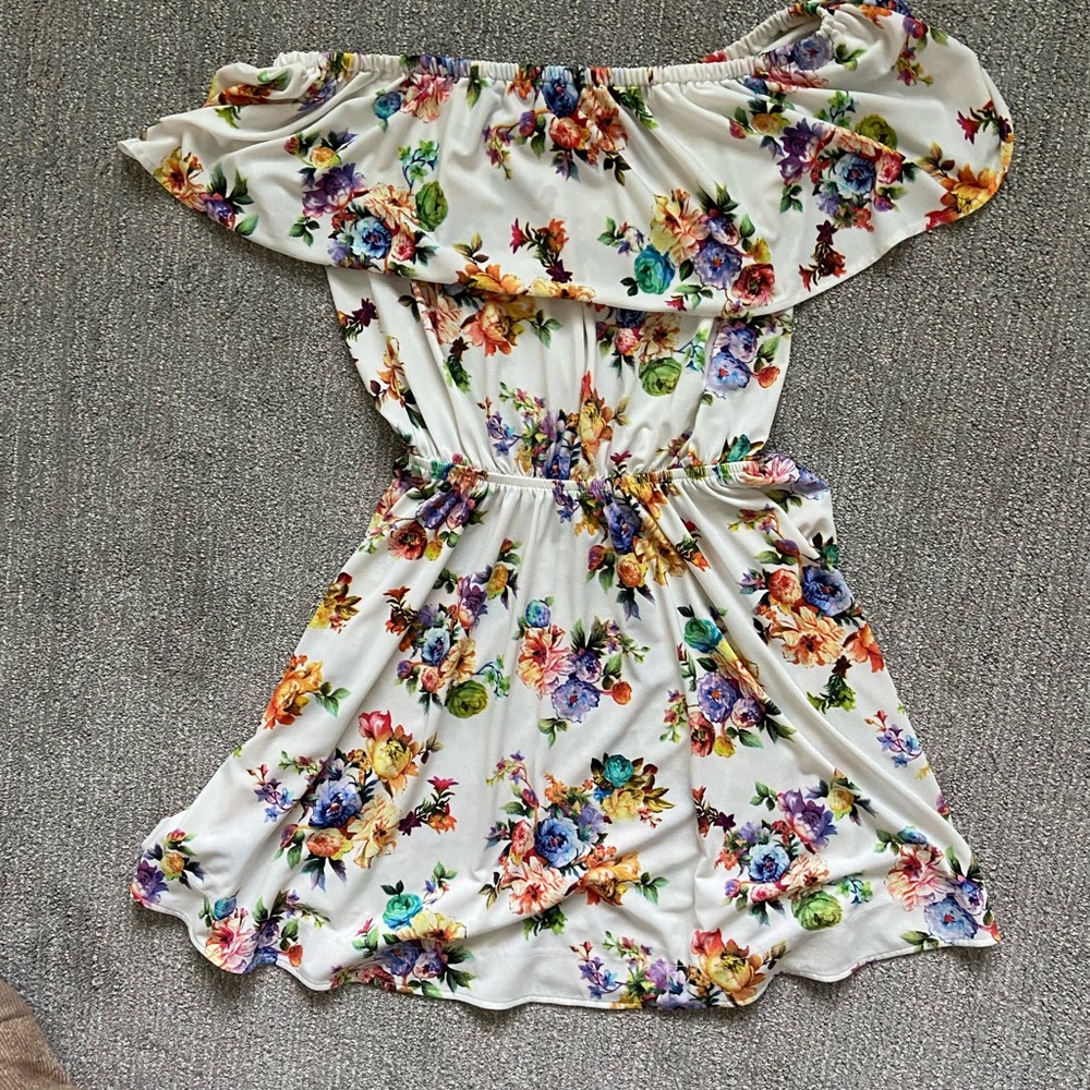 Off-shoulder summer flower dress in size 4